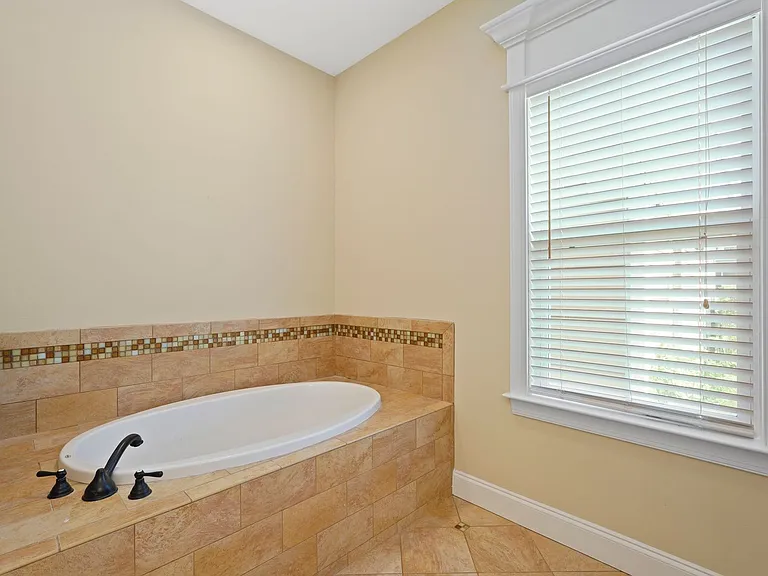 275 James Dunham Pkwy — Photo 30
