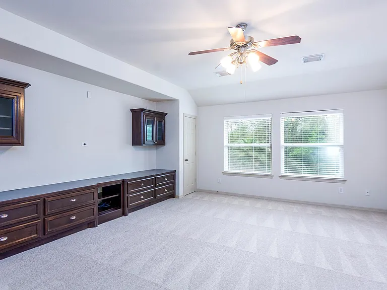 62 S Longsford Cir — Photo 34