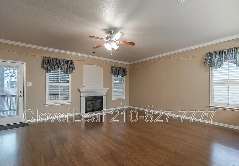 22714 Sabine Smt — Photo 11
