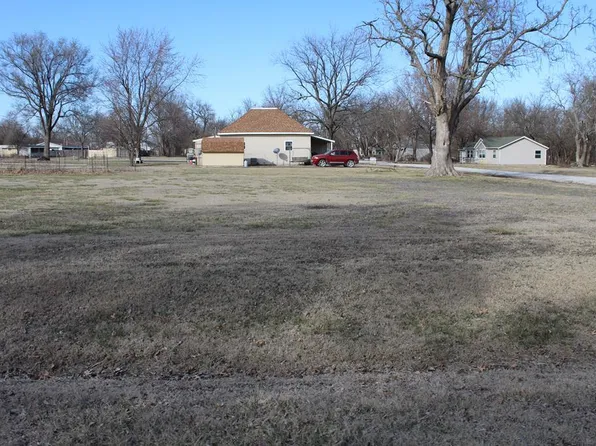 310 E 6th St, La Harpe, KS 66751
