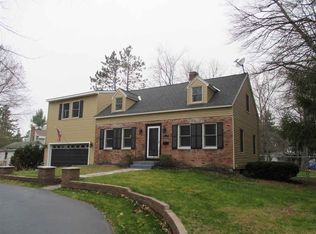 1905 Bentley Rd, Niskayuna, NY 12309