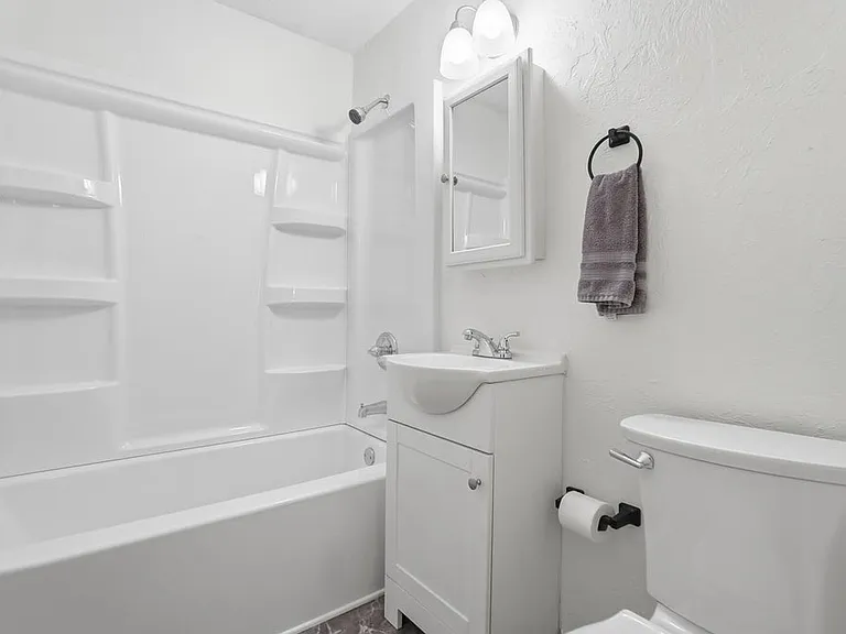 1665 Brentwood Dr #1663 — Photo 2