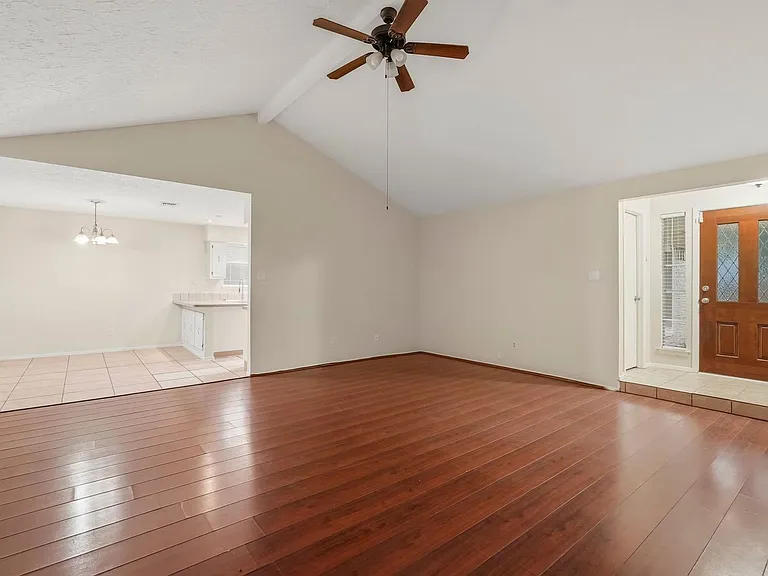 423 Pickford Dr — Photo 6