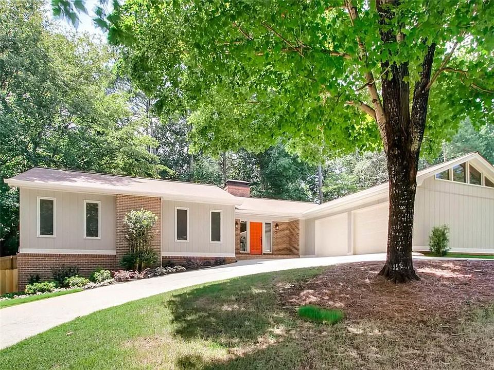 1st image of 213 Oak Forest Dr SE