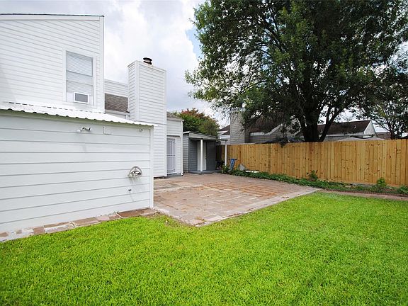 3rd image of 11006 Holworth Dr