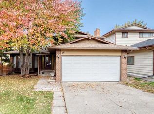 36 SE Berkshire Mews NW, Calgary, AB T3K1Z6