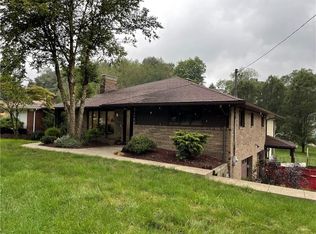 2318 Forest Grove Rd, Coraopolis, PA 15108
