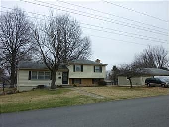 1st image of 107 S Lacy Rd