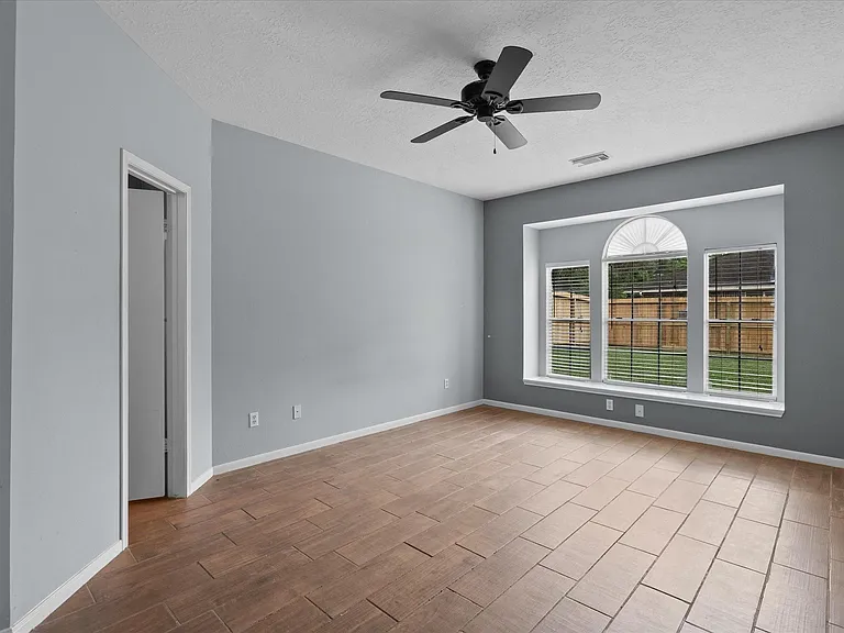 4915 Stone Harbor Dr — Photo 21