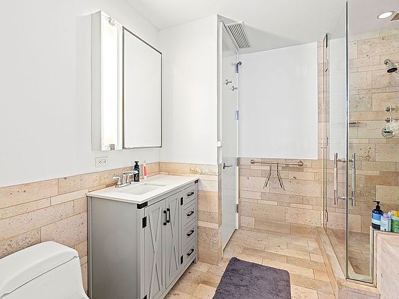 4th image of 450 E 83rd St APT 9C