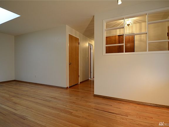 3rd image of 212 Lake Hills Blvd