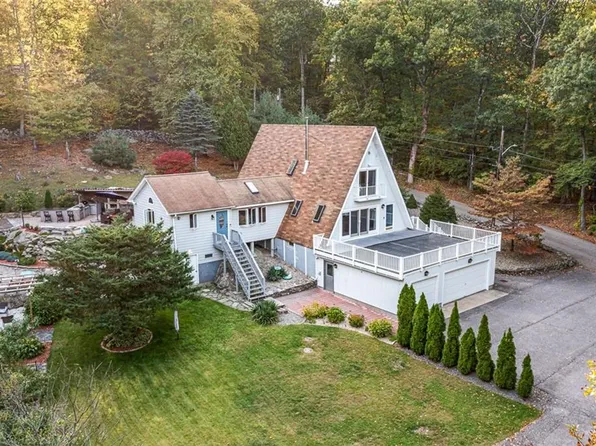 60 Tower Hill Rd, Cumberland, RI 02864