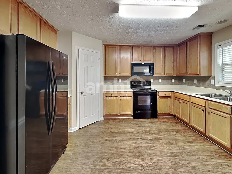 1474 Queenie Smith Rd NE — Photo 3
