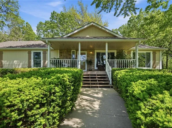 715 Dickinson Rd, Independence, MO 64050