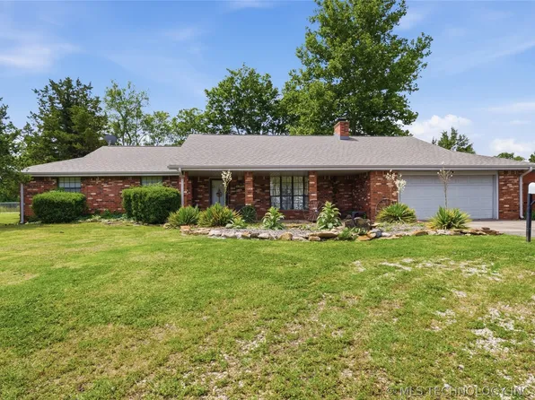 1318 E Fairview Ave, Nowata, OK 74048