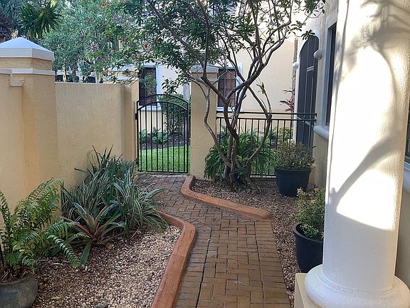 3rd image of 1550 Passion Vine Cir #251