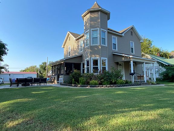 4th image of 1011 E Oklahoma Ave