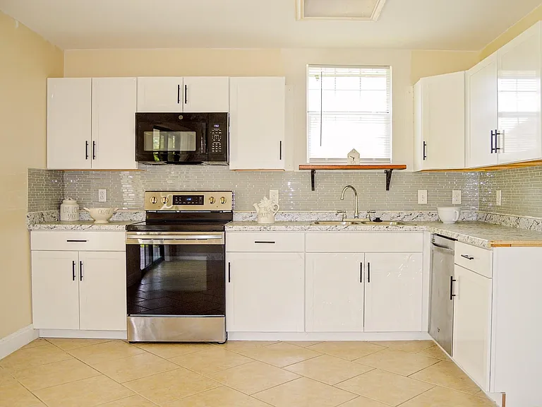 2909 Donnell Dr — Photo 3