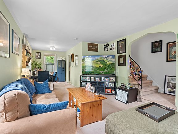 3rd image of 824 Pompton Ave