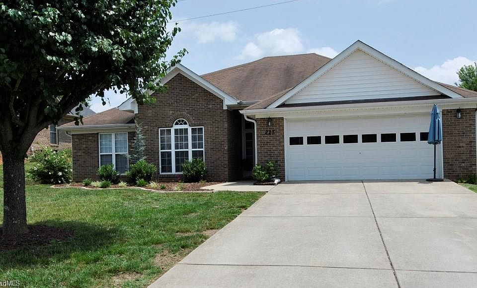1st image of 225 Bradford Lake Ct