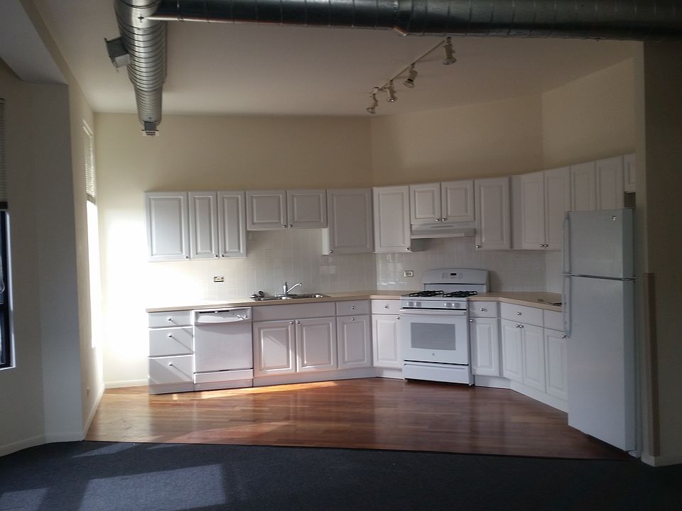 1st image of 4003 N Damen Ave