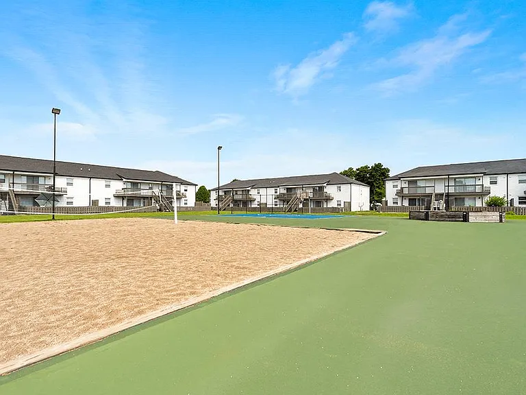 Lake Castleton Apartments — Photo 19