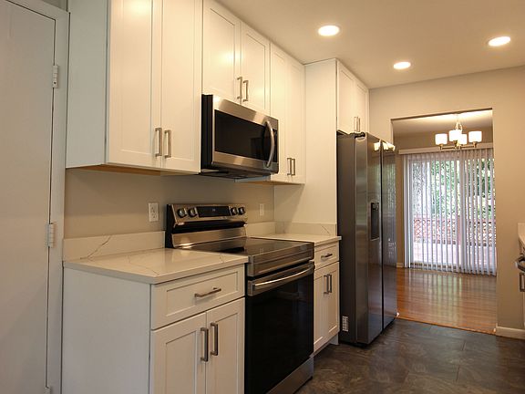 4th image of 6211 Duntley Ct