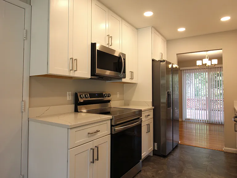 6211 Duntley Ct — Photo 3