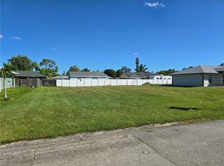 825 Zana Dr, Fort Myers, FL 33905