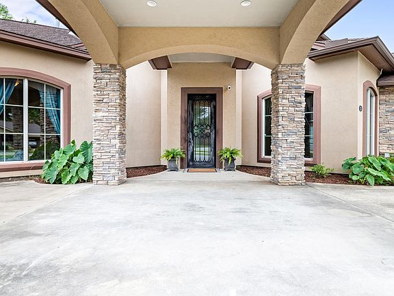 3rd image of 216 Berwick Dr