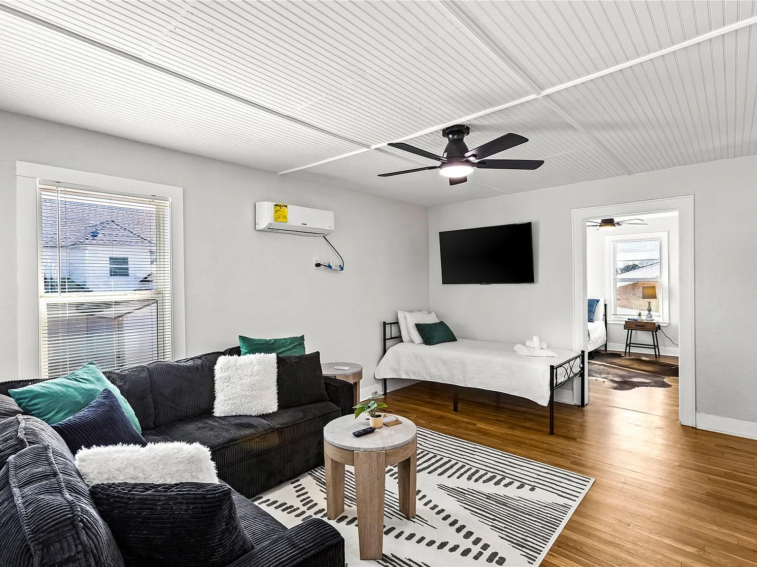 1 bed, 1.0 bath, 660 sqft, $1,500 — Photo 2