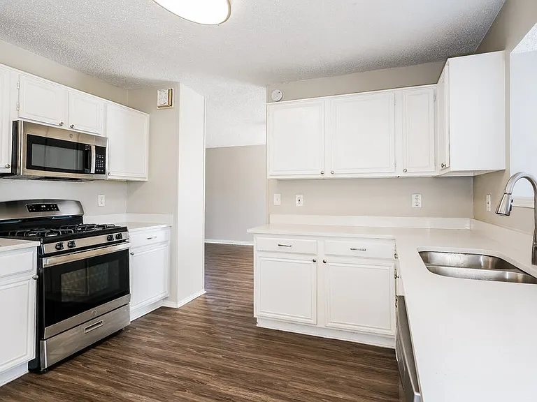 2843 Red Oak Dr — Photo 10