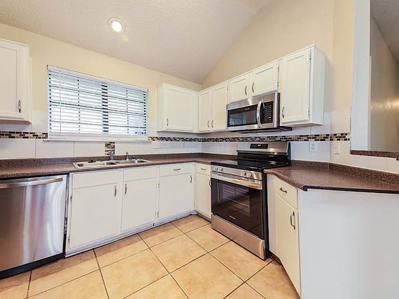 4th image of 2316 Lakeshore Ln #1
