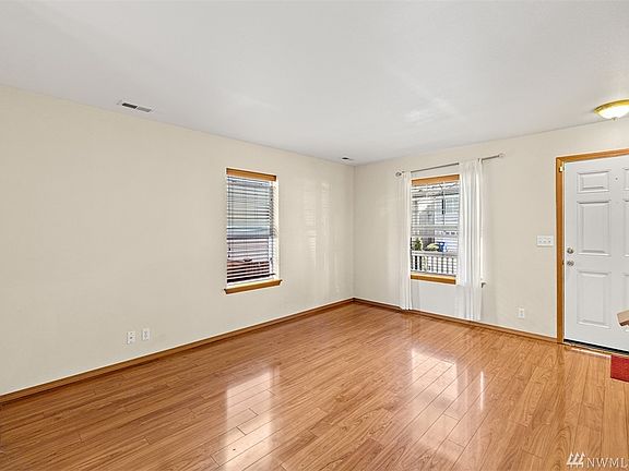 4th image of 1526 203rd St E