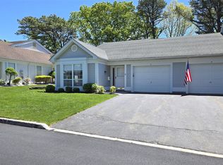 6 Brookville Ct, Ridge, NY 11961