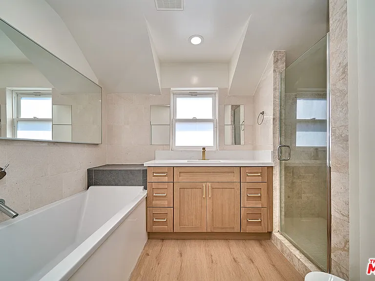 347 S Highland Ave — Photo 24