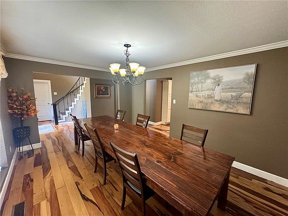 5th image of 143 Dawn Cir