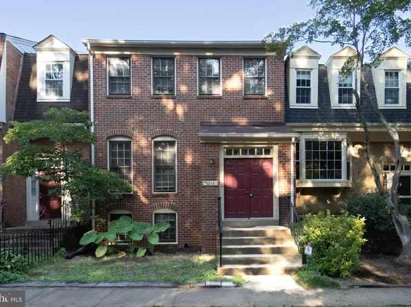 4914 Carriagepark Rd, Fairfax, VA 22032