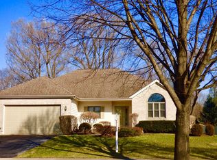 559 Larium Ln, Crystal Lake, IL 60012