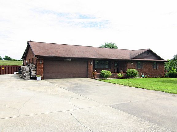 3rd image of 208 Country Ln