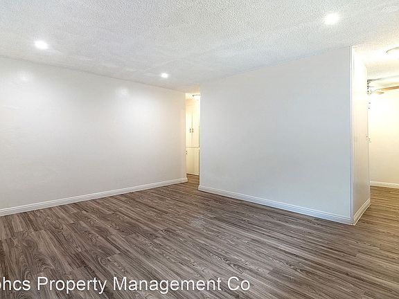4th image of 20436 Cohasset St #6