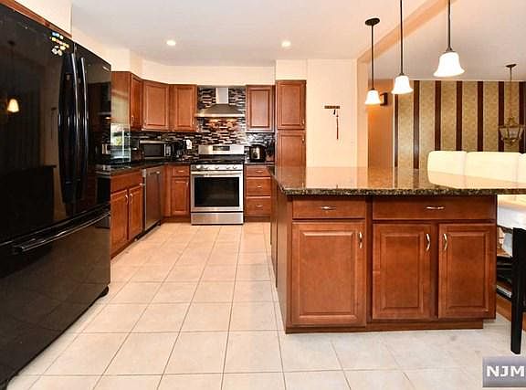 5th image of 17 Glen Ct