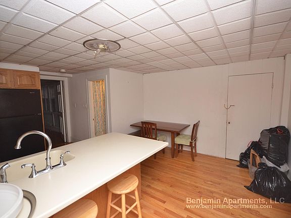 5th image of 39 Chestnut St APT 1
