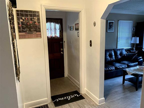 3rd image of 50 Willow St