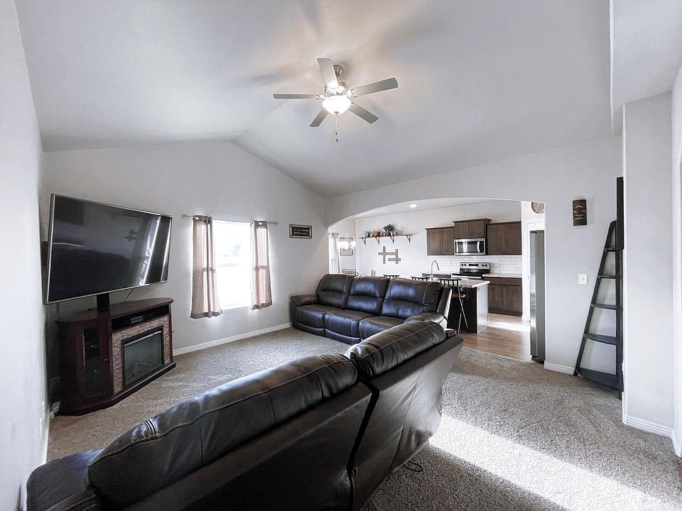 1st image of 323 Joellen Dr