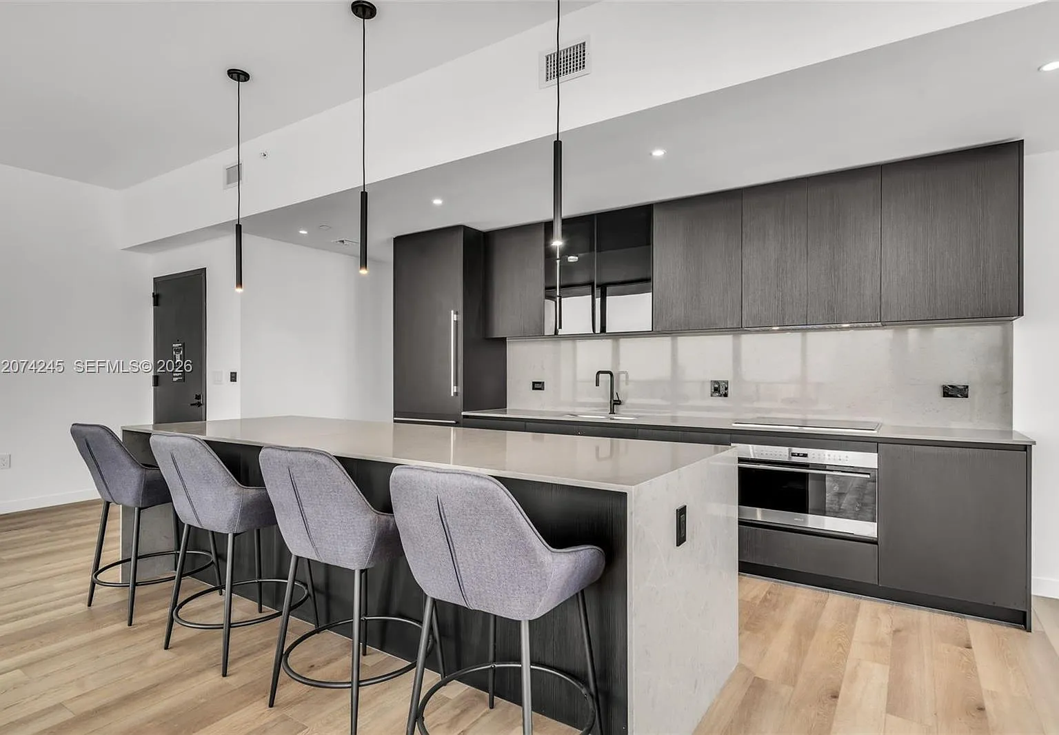 2 bed, 2.5 bath, 2450 sqft, $13,500 — Photo 4