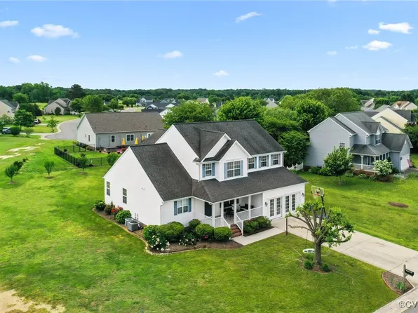 111 Hobbs Hole Ln, Tappahannock, VA 22560