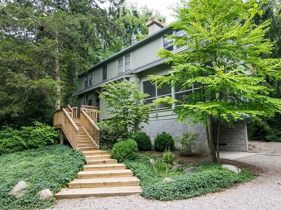 1st image of 331 Evergreen Pl