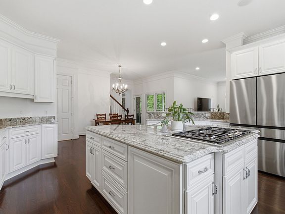 2nd image of 1096 Sunset Rd