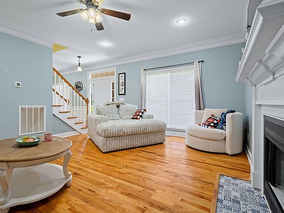 3rd image of 695 Winifred Rd